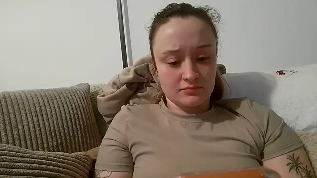 Snapshot of LilyLuck_ chatting on February 23, 2026, 6:27 pm LilyLuck online show from February 23, 2026, 6:27 pm