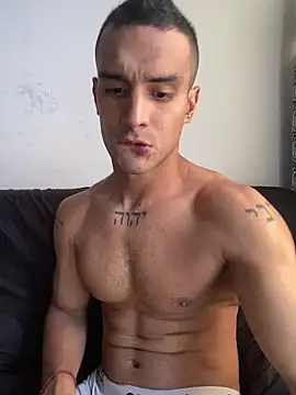 Maicol xxxx online show from February 15, 2026, 1:52 pm