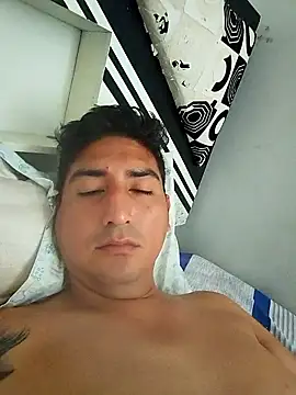 Snapshot of Yrresistible666 chatting on January 15, 2026, 1:05 pm Yrresistible666 online show from January 15, 2026, 1:05 pm