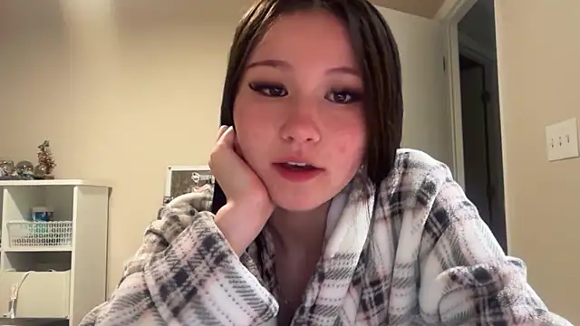 Snapshot of luvvivii chatting on May 13, 2026, 2:53 am luvvivii online show from May 13, 2026, 2:53 am