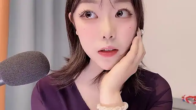 Snapshot of smalldaisy chatting on March 28, 2026, 2:33 am smalldaisy online show from March 28, 2026, 2:33 am