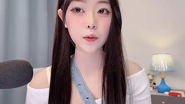 Snapshot of smalldaisy chatting on April 2, 2026, 2:42 am smalldaisy online show from April 2, 2026, 2:42 am