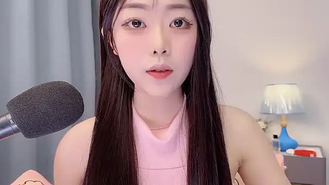 Snapshot of smalldaisy chatting on April 7, 2026, 2:45 am smalldaisy online show from April 7, 2026, 2:45 am