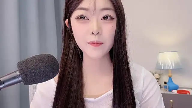 Snapshot of smalldaisy chatting on April 8, 2026, 2:22 am smalldaisy online show from April 8, 2026, 2:22 am