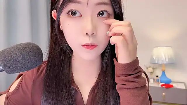 Snapshot of smalldaisy chatting on April 12, 2026, 2:49 am smalldaisy online show from April 12, 2026, 2:49 am