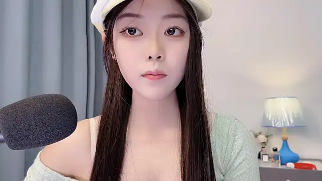 Snapshot of smalldaisy chatting on April 14, 2026, 4:40 am smalldaisy online show from April 14, 2026, 4:40 am