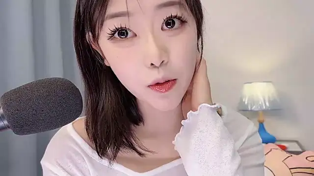 Snapshot of smalldaisy chatting on April 22, 2026, 3:42 am smalldaisy online show from April 22, 2026, 3:42 am
