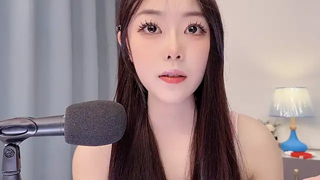 Snapshot of smalldaisy chatting on April 23, 2026, 2:35 am smalldaisy online show from April 23, 2026, 2:35 am