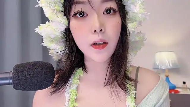 Snapshot of smalldaisy chatting on April 28, 2026, 2:21 am smalldaisy online show from April 28, 2026, 2:21 am