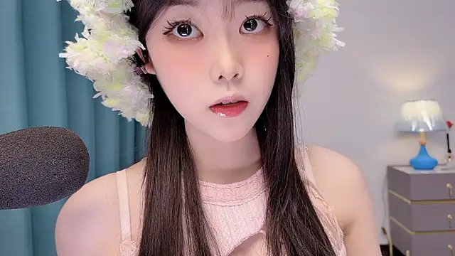 Snapshot of smalldaisy chatting on May 13, 2026, 2:42 am smalldaisy online show from May 13, 2026, 2:42 am