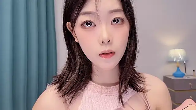 Snapshot of smalldaisy chatting on May 22, 2026, 2:40 am smalldaisy online show from May 22, 2026, 2:40 am