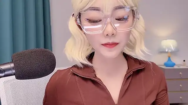Snapshot of smalldaisy chatting on May 27, 2026, 3:25 am smalldaisy online show from May 27, 2026, 3:25 am