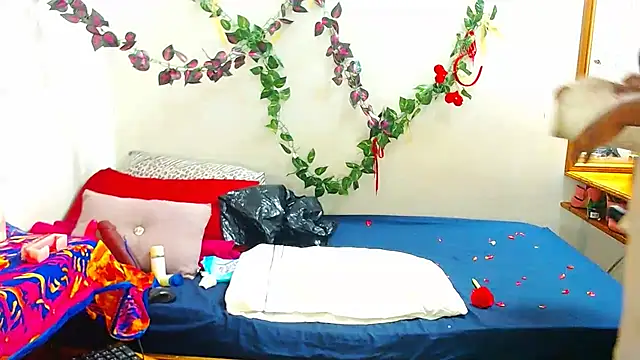 Snapshot of YammyChocTits chatting on February 17, 2026, 12:07 am YammyChocTits online show from February 17, 2026, 12:07 am