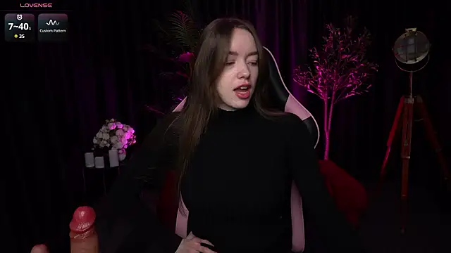 Velouraa online show from March 20, 2026, 10:36 pm