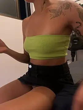 Snapshot of bety13 chatting on March 28, 2026, 9:25 pm bety13 online show from March 28, 2026, 9:25 pm