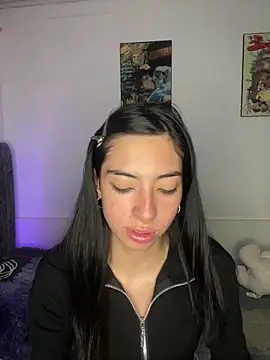 junorise23 online show from April 17, 2026, 3:53 am