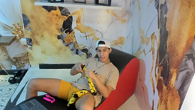 Victor LatinBoy online show from February 5, 2026, 3:11 am