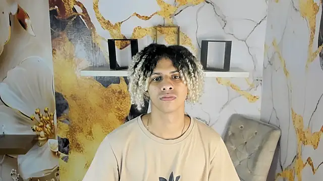 Victor LatinBoy online show from February 8, 2026, 3:21 am