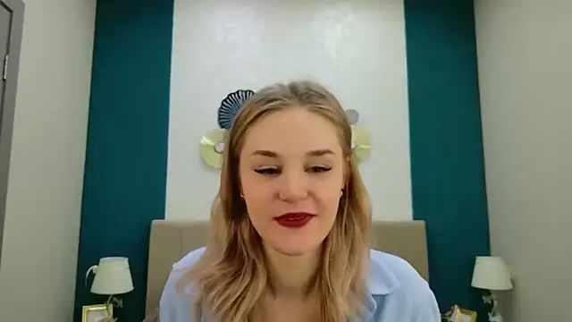 Molly Voss online show from February 9, 2026, 3:27 pm