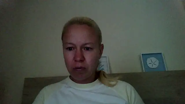jennyblondeuk online show from April 18, 2026, 6:23 pm