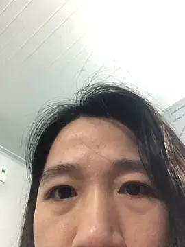 Snapshot of Elly-y chatting on January 13, 2026, 11:54 pm Elly-y online show from January 13, 2026, 11:54 pm