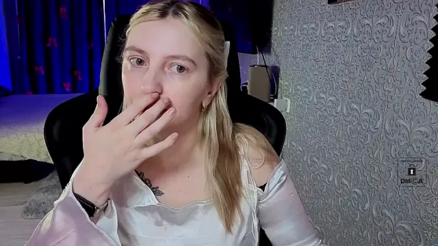 Eva Vibe  online show from February 11, 2026, 4:17 am