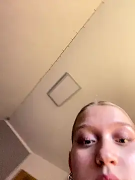 EmmiPemmi online show from December 21, 2025, 1:51 pm