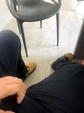 Snapshot of cyclops86 chatting on December 21, 2025, 12:23 pm cyclops86 online show from December 21, 2025, 12:23 pm