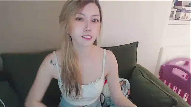 whitecat13 online show from May 25, 2026, 11:27 am