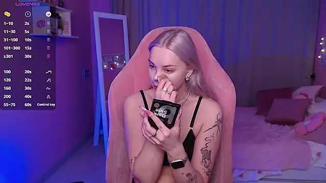 Leslie Caronn online show from March 1, 2026, 7:43 am