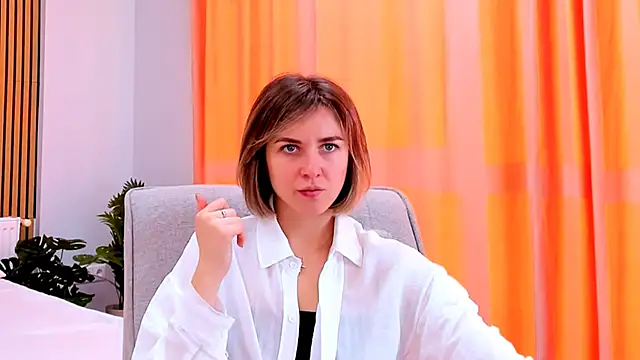 EmeraldGlow online show from April 5, 2026, 2:58 pm