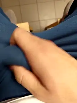 Snapshot of kingmiko12 chatting on March 4, 2026, 11:55 pm kingmiko12 online show from March 4, 2026, 11:55 pm