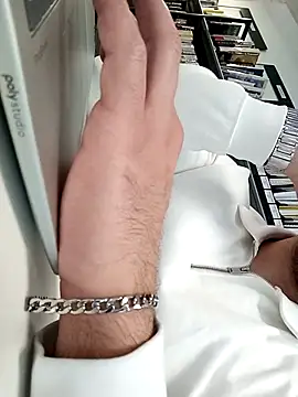 Snapshot of kingmiko12 chatting on March 27, 2026, 1:44 pm kingmiko12 online show from March 27, 2026, 1:44 pm