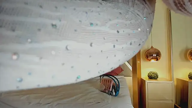 ElenaWatsonn online show from April 4, 2026, 8:06 pm