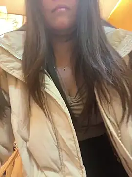 Molly-xiao online show from January 13, 2026, 10:42 am