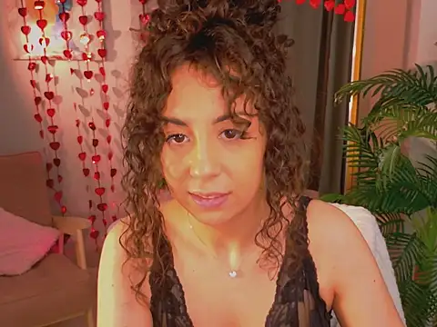 curly jade online show from February 17, 2026, 7:38 am