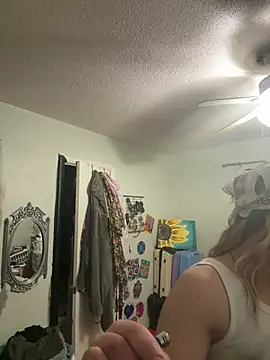 Snapshot of Trippyyb28 chatting on February 28, 2026, 1:28 am Trippyyb28 online show from February 28, 2026, 1:28 am