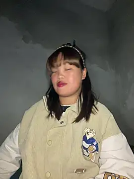 Wendy-2 online show from April 30, 2026, 2:12 pm
