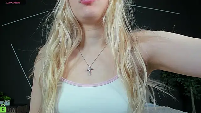 Snapshot of ChloeAlba chatting on May 2, 2026, 3:11 am ChloeAlba online show from May 2, 2026, 3:11 am