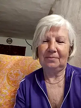 KlaudiaDarling online show from April 5, 2026, 5:32 pm