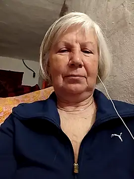 Snapshot of KlaudiaDarling chatting on April 18, 2026, 8:09 pm KlaudiaDarling online show from April 18, 2026, 8:09 pm