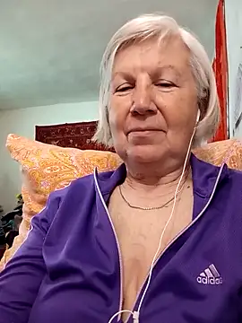 Snapshot of KlaudiaDarling chatting on April 20, 2026, 8:17 am KlaudiaDarling online show from April 20, 2026, 8:17 am