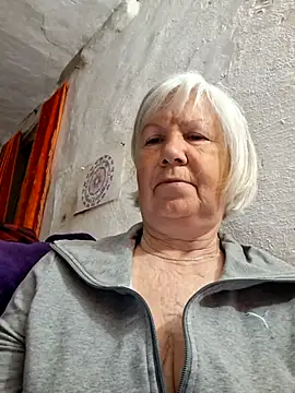 Snapshot of KlaudiaDarling chatting on May 8, 2026, 10:48 pm KlaudiaDarling online show from May 8, 2026, 10:48 pm