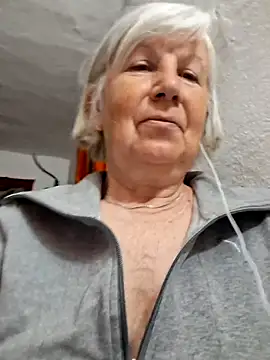 Snapshot of KlaudiaDarling chatting on May 9, 2026, 6:57 pm KlaudiaDarling online show from May 9, 2026, 6:57 pm