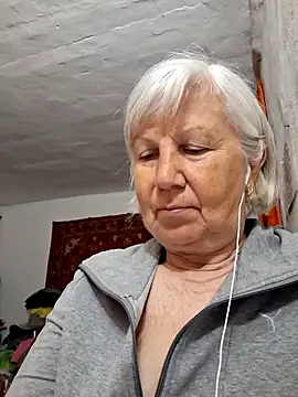Snapshot of KlaudiaDarling chatting on May 10, 2026, 7:08 pm KlaudiaDarling online show from May 10, 2026, 7:08 pm