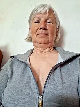 Snapshot of KlaudiaDarling chatting on May 13, 2026, 11:07 am KlaudiaDarling online show from May 13, 2026, 11:07 am
