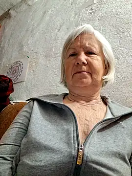 Snapshot of KlaudiaDarling chatting on May 14, 2026, 9:21 pm KlaudiaDarling online show from May 14, 2026, 9:21 pm