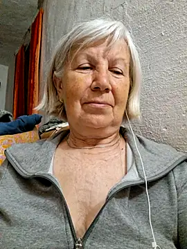 Snapshot of KlaudiaDarling chatting on May 17, 2026, 6:37 pm KlaudiaDarling online show from May 17, 2026, 6:37 pm