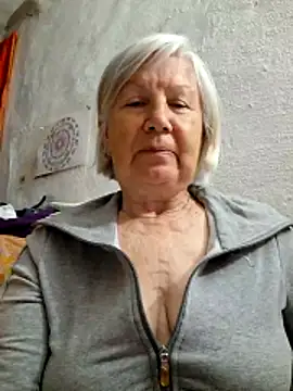 Snapshot of KlaudiaDarling chatting on May 19, 2026, 5:52 pm KlaudiaDarling online show from May 19, 2026, 5:52 pm