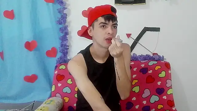 Snapshot of nico22love chatting on February 18, 2026, 2:46 pm nico22love online show from February 18, 2026, 2:46 pm